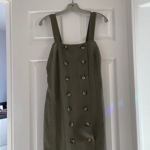 Brand new button up olive green midi dress with matching belt. Very stylish!